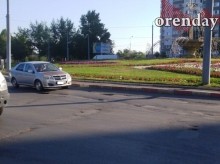 На оренбургской &laquo;Улице Победы&raquo; - ямы, провалы, колеи и трещины