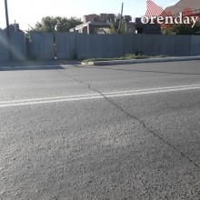 На оренбургской &laquo;Улице Победы&raquo; - ямы, провалы, колеи и трещины