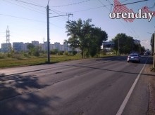 На оренбургской &laquo;Улице Победы&raquo; - ямы, провалы, колеи и трещины