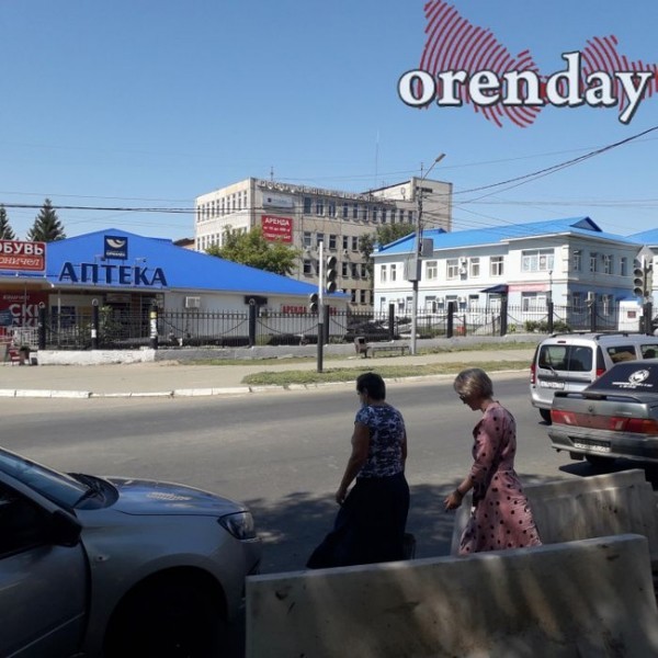 В Оренбурге пешеходы рискуют своей жизнью из-за неработающих светофоров