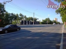 На оренбургской &laquo;Улице Победы&raquo; - ямы, провалы, колеи и трещины
