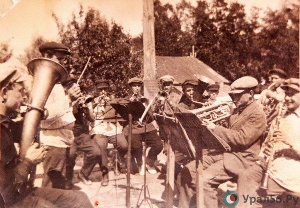 
&laquo;Завмаг налетел с кулаками, называя словами "дурак" и "идиот"&raquo;. Как орские комсомольцы в 30-х годах за порядком в торговле следили		