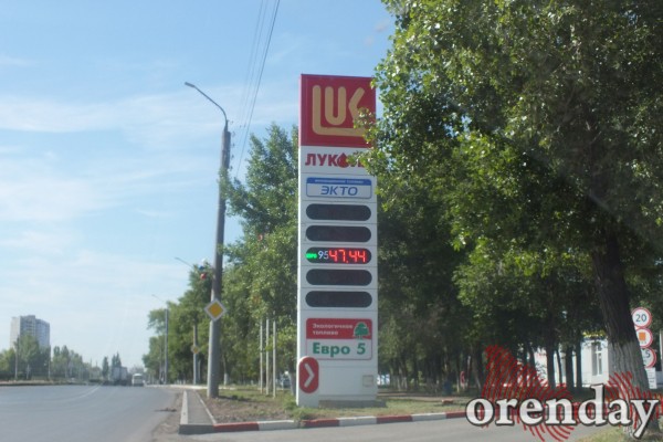 На каких сетях АЗС Оренбурга топливо пока дешевле