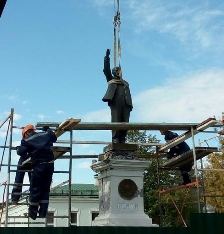 Оренбуржцы с помощью петиции пытаются вернуть на место памятник Ленину