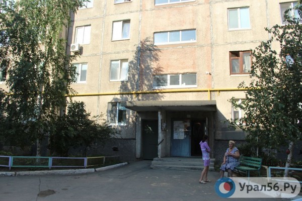 
Состояние ребенка, выпавшего из окна в Орске, стабильно тяжелое. Вертолетом его доставили в Оренбург		