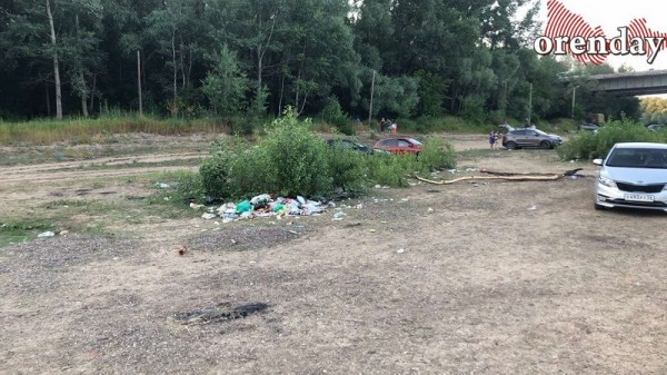 Оренбуржцы отдыхают на пляжах посреди гор мусора