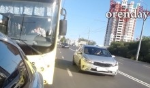 На оренбургской &laquo;Улице Победы&raquo; - ямы, провалы, колеи и трещины