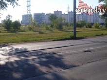 На оренбургской &laquo;Улице Победы&raquo; - ямы, провалы, колеи и трещины