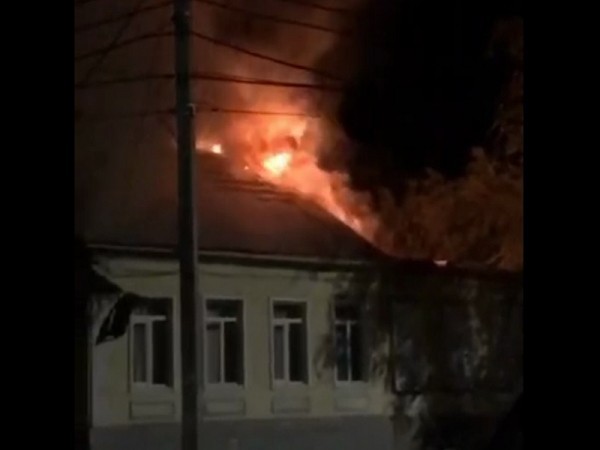 Ночью на улице Советской в Оренбурге случился пожар