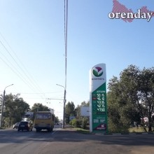 На оренбургской &laquo;Улице Победы&raquo; - ямы, провалы, колеи и трещины