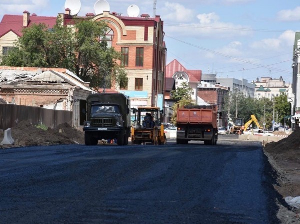 С 27 июля в Оренбурге из-за ремонта дороги перекроют улицу Комсомольскую