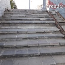 На оренбургской &laquo;Улице Победы&raquo; - ямы, провалы, колеи и трещины