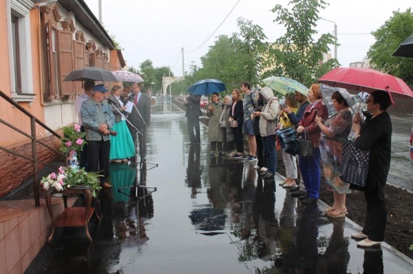 В Оренбуржье появилась мемориальная доска Владимиру Далю В Оренбуржье появилась мемориальная доска Владимиру Далю