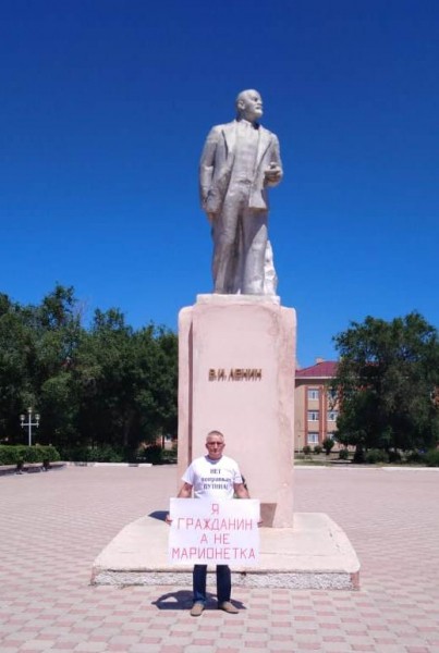 «Я гражданин, а не марионетка»: оренбуржец провел одиночный пикет «Я гражданин, а не марионетка»: оренбуржец провел одиночный пикет