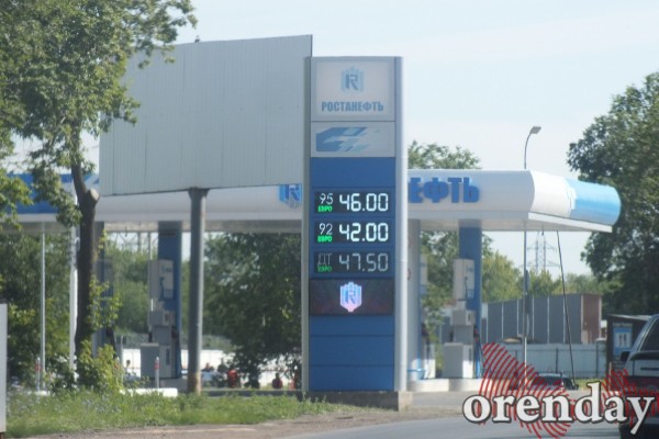 На каких сетях АЗС Оренбурга топливо пока дешевле