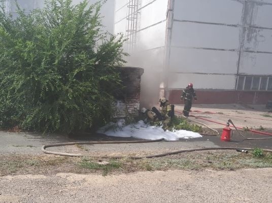 В Оренбурге тушат пожар на Сакмарской ТЭЦ