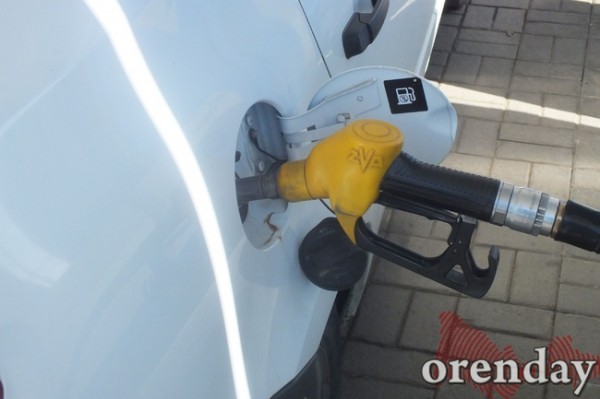 На каких сетях АЗС Оренбурга топливо пока дешевле