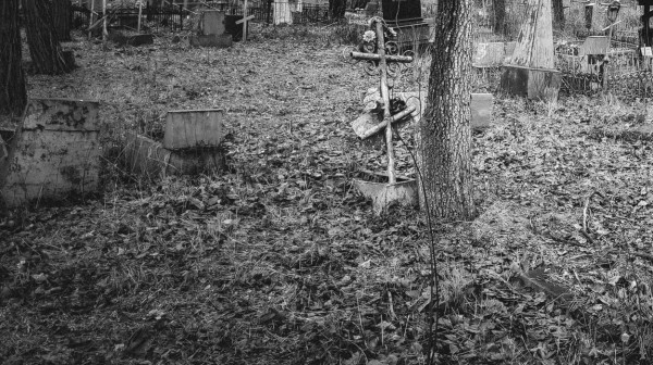 Вандалы разрушили надгробия на кладбище в Акбулакском районе Вандалы разрушили надгробия на кладбище в Акбулакском районе