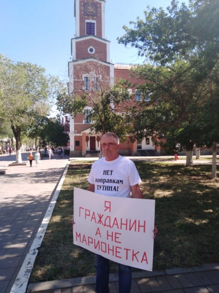 «Я гражданин, а не марионетка»: оренбуржец провел одиночный пикет «Я гражданин, а не марионетка»: оренбуржец провел одиночный пикет