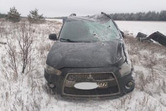 Новые иномарки не доехали до автосалонов. В Оренбуржье перевернулся автовоз.