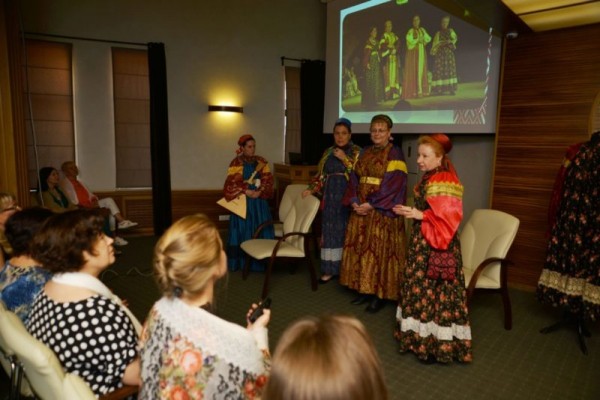 Уютные вечера: оренбуржцы могут расширить кругозор в арт-гостиной