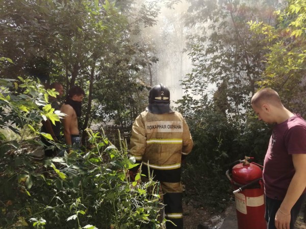 В Оренбурге в&nbsp;центре города горит кладбище