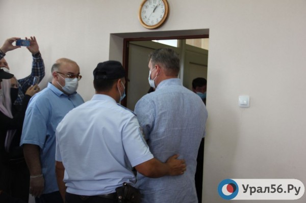 Приговор Евгению Арапову — 4 с половиной года в колонии строгого режима и штраф 15 млн рублей
Приговор Евгению Арапову — 4 с половиной года в колонии строгого режима и штраф 15 млн рублей