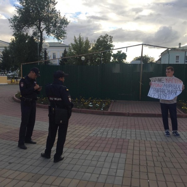 Оренбуржец вышел на одиночный пикет &laquo;Жывe Беларусь!&raquo;