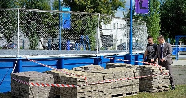 Подрядчик не увидит денег за ремонт стадиона &laquo;Нефтяник&raquo;, пока все не переделает