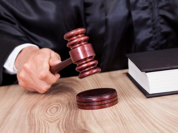 В Оренбурге за покровительство игорного бизнеса осудили экс-полицейского