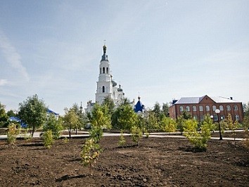 В Сорочинске продолжают благоустройство парка и реконструкцию кинотеатра