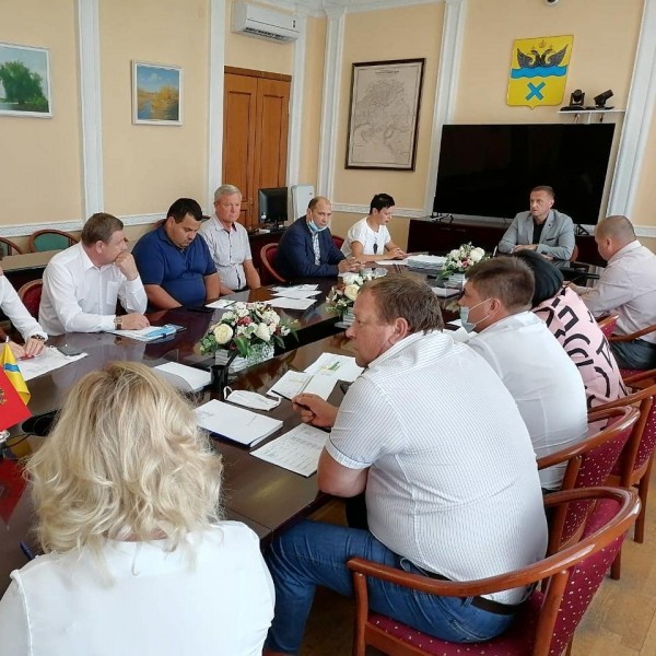 Владимир Ильиных встретился с подрядчиками, выполняющими работы на оренбургских улицах