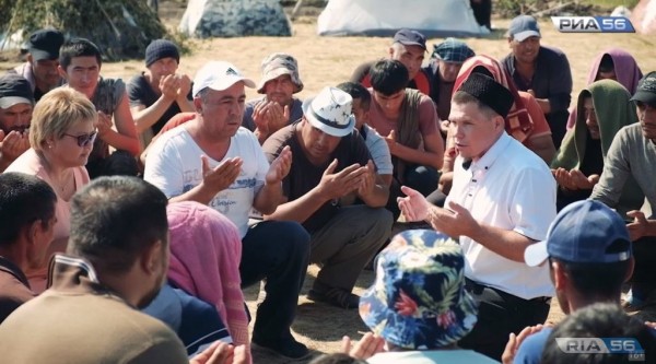 Под открытым небом: около двух тысяч мигрантов приехали в окрестности Бузулука