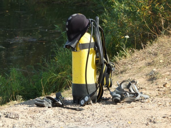 В Орске из Урала водолазы достали тело местного жителя