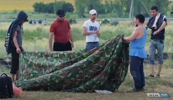 Под открытым небом: около двух тысяч мигрантов приехали в окрестности Бузулука