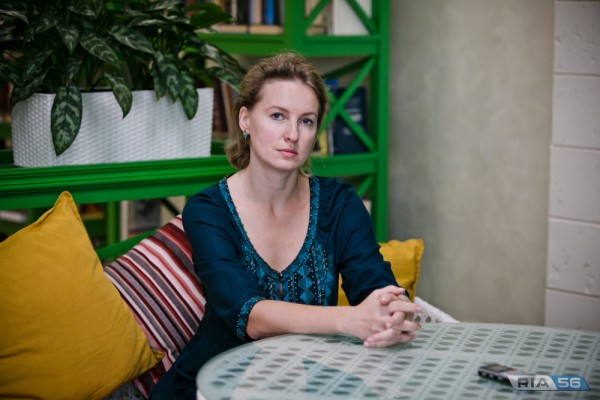 Уютные вечера: оренбуржцы могут расширить кругозор в арт-гостиной