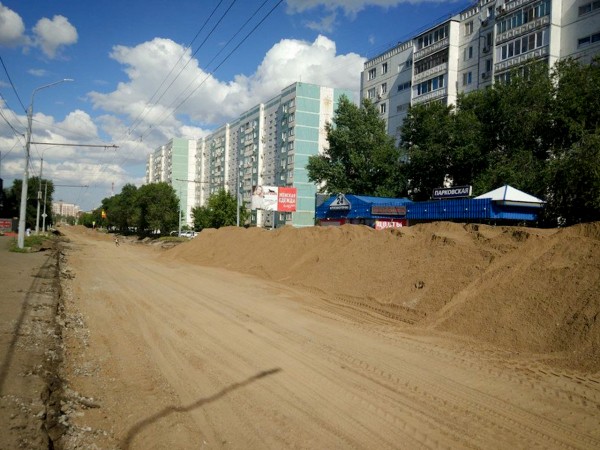 В Оренбурге на Туркестанской ремонтируют ливневку В Оренбурге на Туркестанской ремонтируют ливневку