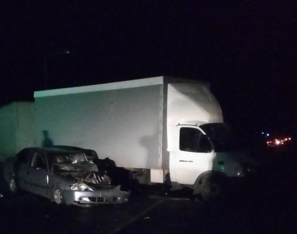 На трассе в Оренбуржье столкнулись легковушка и &laquo;Газель&raquo;