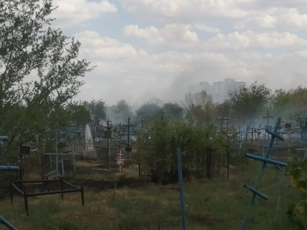 В Оренбурге в&nbsp;центре города горит кладбище