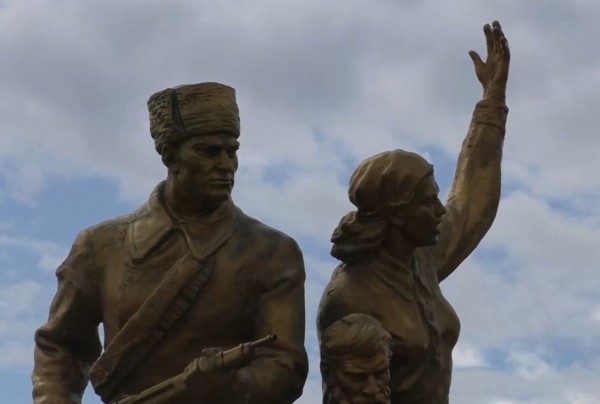 
В Бузулуке по соседству с братской могилой строят пятиэтажку. Местные жители против, но власть их не слышит		