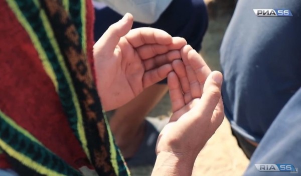 Под открытым небом: около двух тысяч мигрантов приехали в окрестности Бузулука