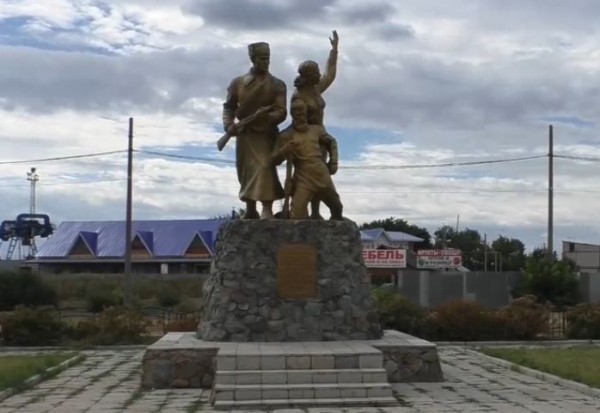 
В Бузулуке по соседству с братской могилой строят пятиэтажку. Местные жители против, но власть их не слышит		