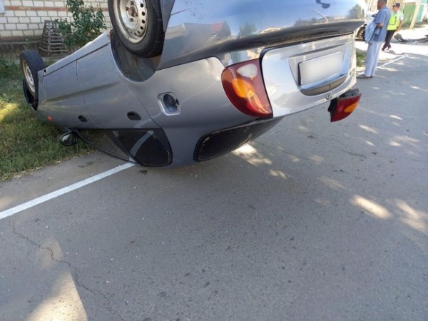 В Соль - Илецке в результате ДТП опрокинулся Zaz Chance