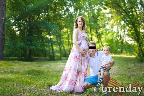 Оренбурженка неделю "живет" под окнами дома, ее не пускают к детям