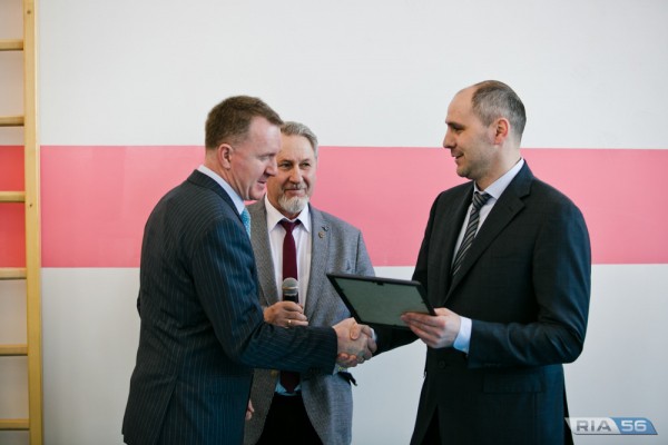 
В домбаровской школе, построенной &laquo;с нуля&raquo; по нацпроекту, уже через полгода обнаружилось множество недостатков		