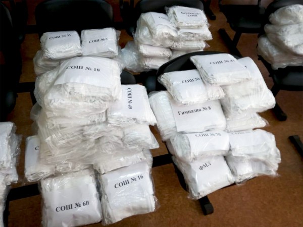 Оренбургские учителя получат по две многоразовые маски