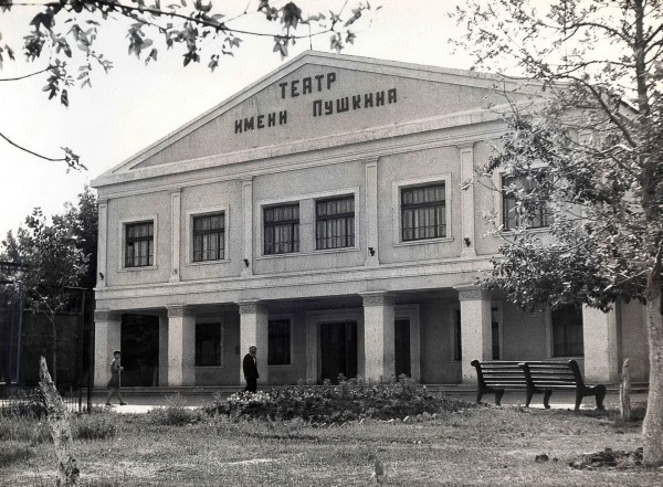 
&laquo;В актере Плотникове не чувствуется капиталистического хищника&raquo;! Как орский драмтеатр 65 лет назад Джека Лондона ставил		