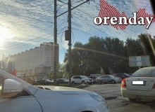 В час пик пробки на проспекте Победы в Оренбурге становятся все больше В час пик пробки на проспекте Победы в Оренбурге становятся все больше