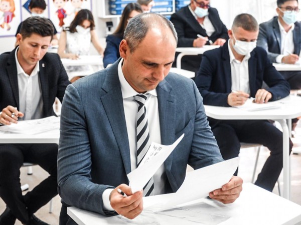 Денис Паслер вошел в ТОП-100 самых богатых чиновников России по версии Forbes