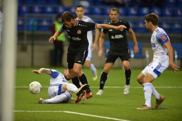 Футбольный матч ФНЛ в Ростошах закончился ничьей